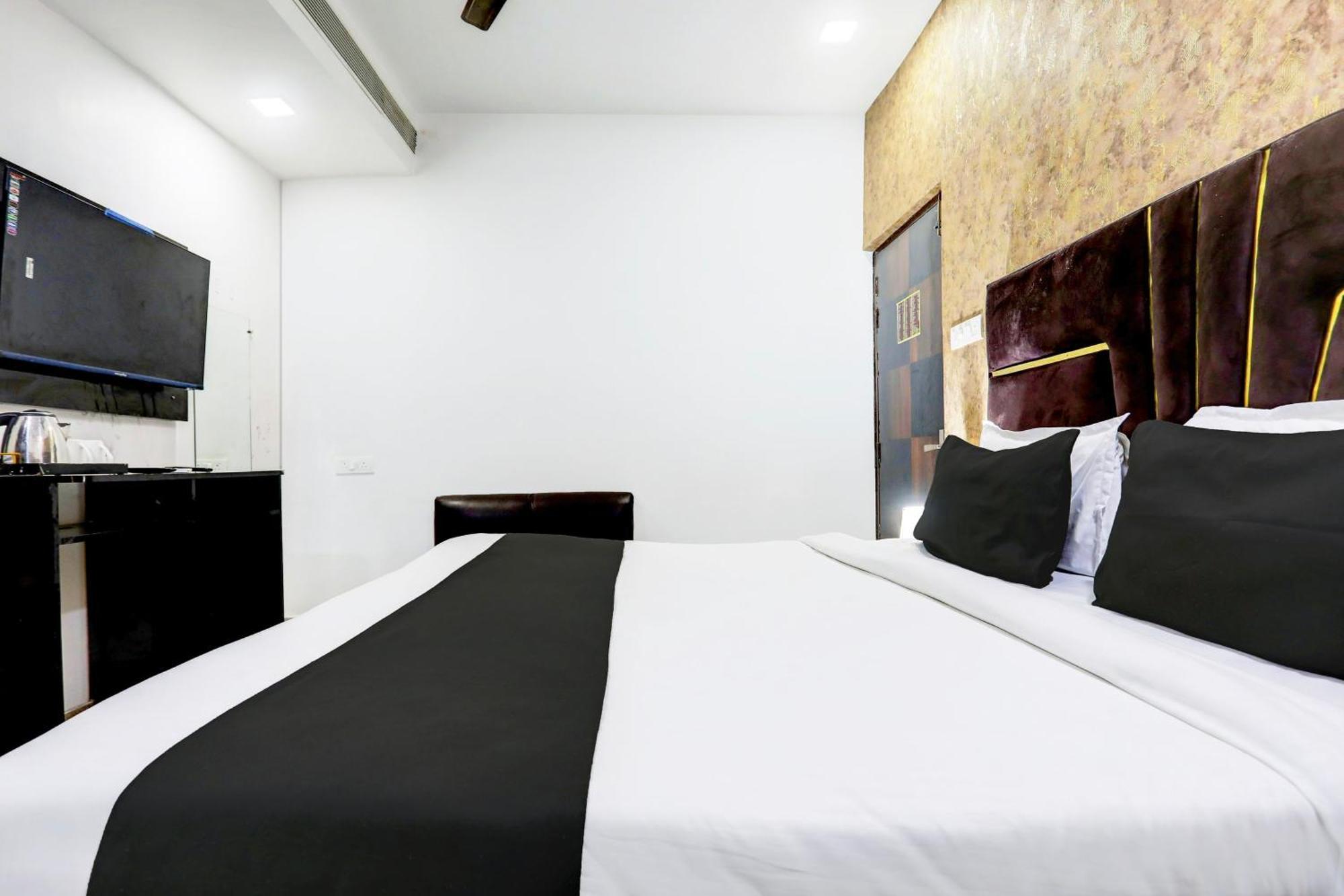 Super Collection O Kalyanpur Hotel Канпур Екстериор снимка