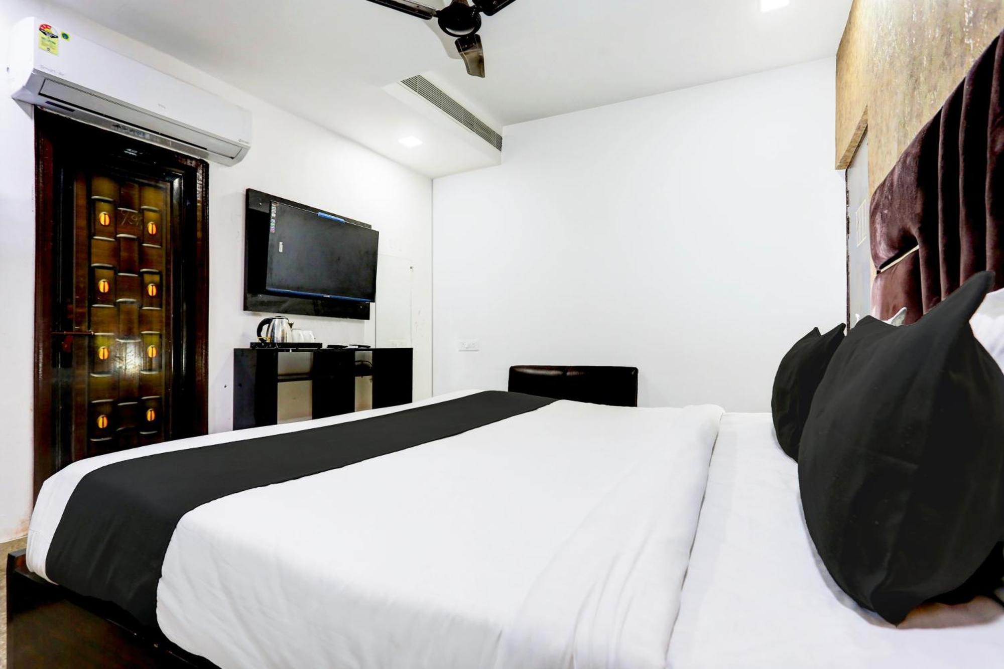 Super Collection O Kalyanpur Hotel Канпур Екстериор снимка